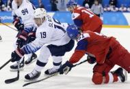 Ice Hockey - Pyeongchang 2018 Winter Olympics - Men's Quarterfinal Match - Czech Republic v U.S. - Gangneung Hockey Centre, Gangneung, South Korea - February 21, 2018 - Jim Slater of U.S. and Roman Horak of the Czech Republic in action. REUTERS/David W. Cerny