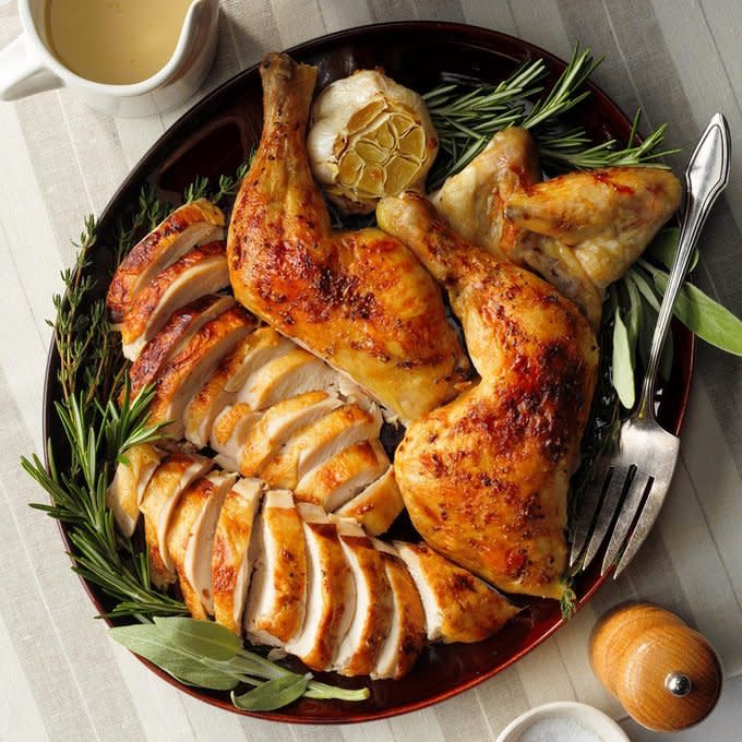 Buttery Herb Roasted Chicken Exps Tohfm20 83383 E09 25 4b