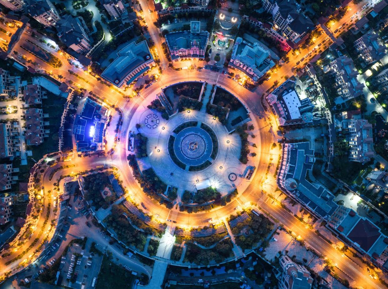 A large roundabout in China. <a href="https://www.gettyimages.com/detail/photo/traffic-circle-at-night-royalty-free-image/1415700368?phrase=roundabout&adppopup=true" rel="nofollow noopener" target="_blank" data-ylk="slk:Jiojio/Moment via Getty Images;elm:context_link;itc:0;sec:content-canvas" class="link ">Jiojio/Moment via Getty Images</a>