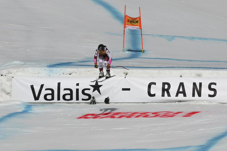 Austria's Stephanie Venier speeds down the course during an alpine ski, women's World Cup super-G, in Crans Montana, Switzerland, Sunday, Feb. 18, 2024. (AP Photo/Marco Trovati)
