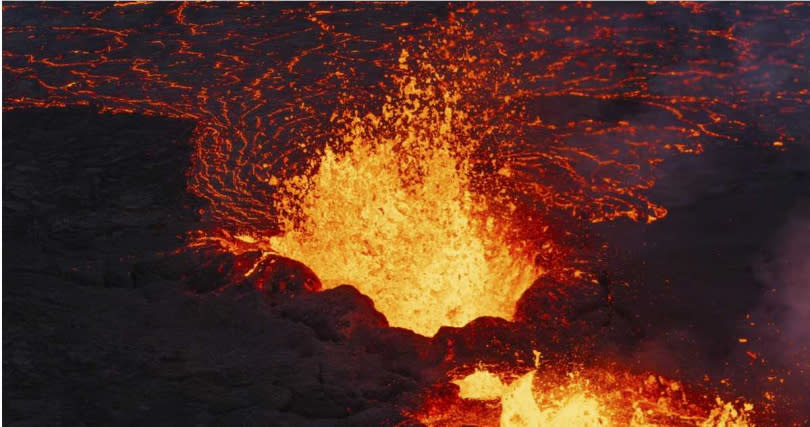 冰島雷克雅內斯半島在3個月內第4度有火山爆發。（圖／達志／美聯社）