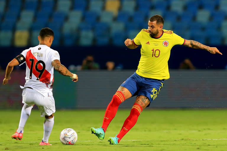 Cardona en acción ante Perú, durante la etapa de grupos de la Copa América