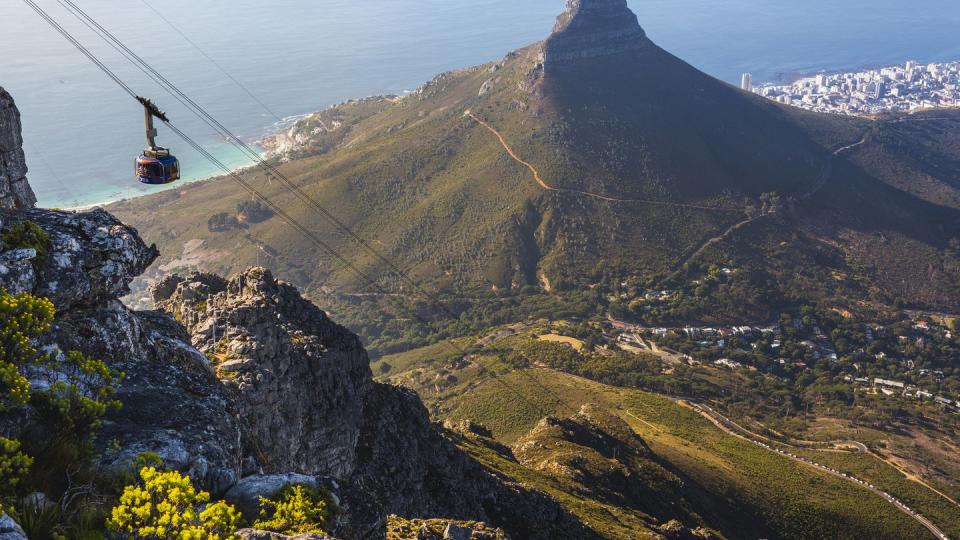 table mountain aerial cableway ascending