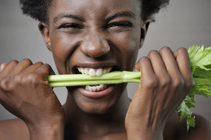 Qué alimentos ayudan a blanquear los dientes