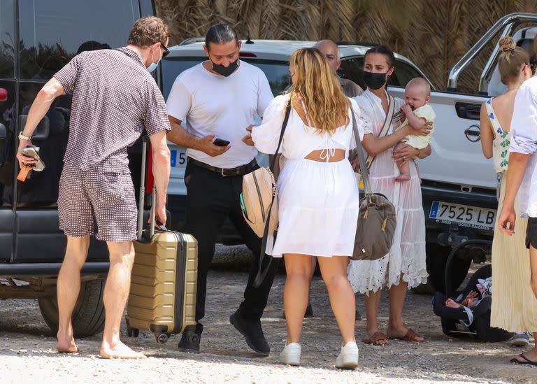 Foto © 2021 G3 / The Grosby Group Alicia Vikander y Michael Fassbenderand junto a amigos en Ibiza