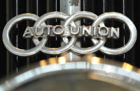 Und auch Audi hieß nicht immer Audi. Erst nach einem Patentstreit wurde aus der ursprünglichen Auto-Union der heute bekannte Autobauer. Übrigens: Der Name Audi geht auf den Unternehmensgründer August Horch zurück. Audi ist nämlich Latein für "Horch!".