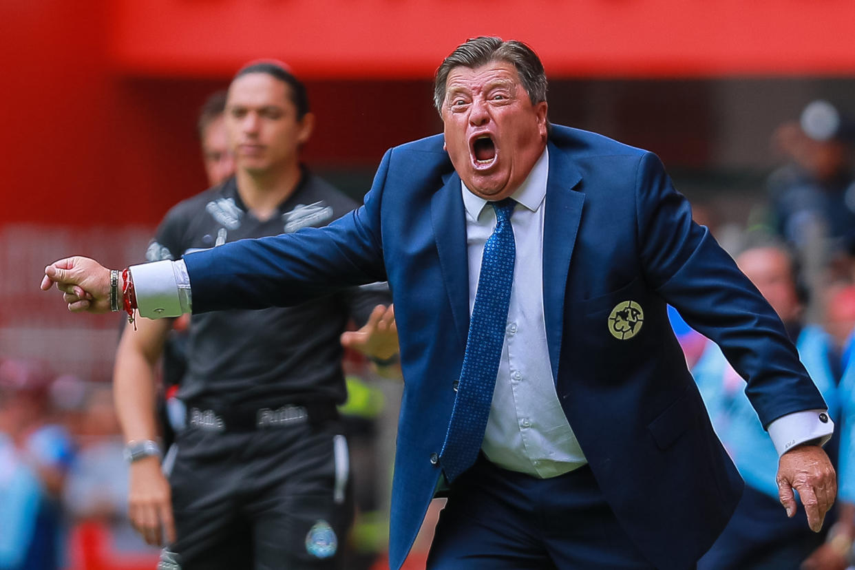 TOLUCA, MEXICO - AUGUST 11: Miguel Herrera coach of America gives instructions during the 4th round match between Toluca and America as part of the Torneo Apertura 2019 Liga MX at Nemesio Diez Stadium on August 11, 2019 in Toluca, Mexico. (Photo by Manuel Velasquez/Getty Images)