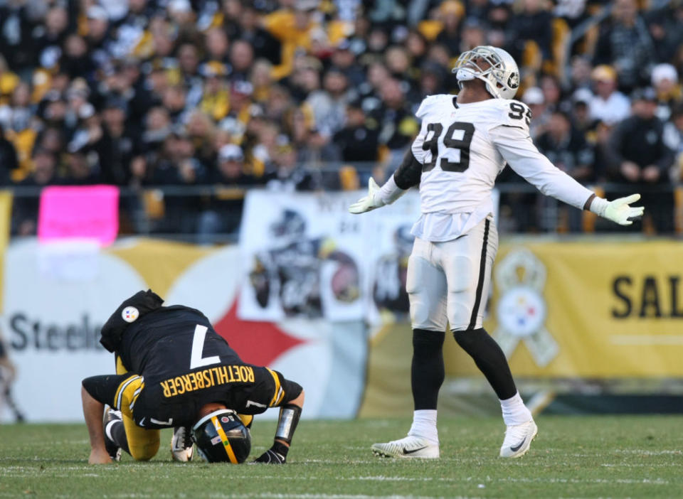 Oakland Raiders linebacker Aldon Smith