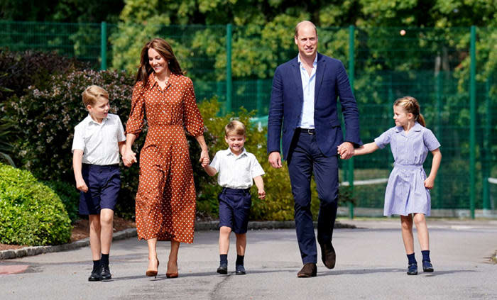 Los príncipes de Gales con sus tres hijos