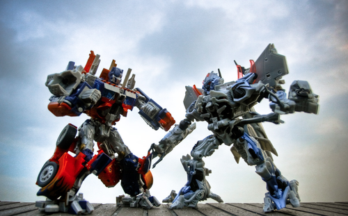 Image of two Transformers battling