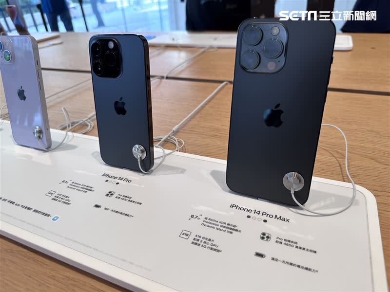  iPhoner 14 Pro 紫色新色。（圖／記者谷庭攝）