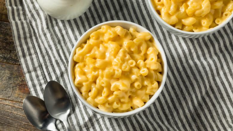 macaroni and cheese in a bowl