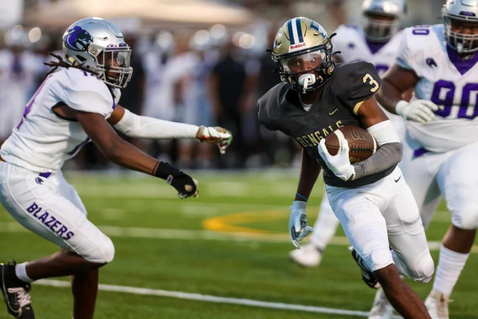 Blythewood Bengals Chris Thomas (3) runs after the catch against the Ridge View Blazers during their game at Blythewood High School in Blythewood, SC, Friday, Aug. 18, 2023.