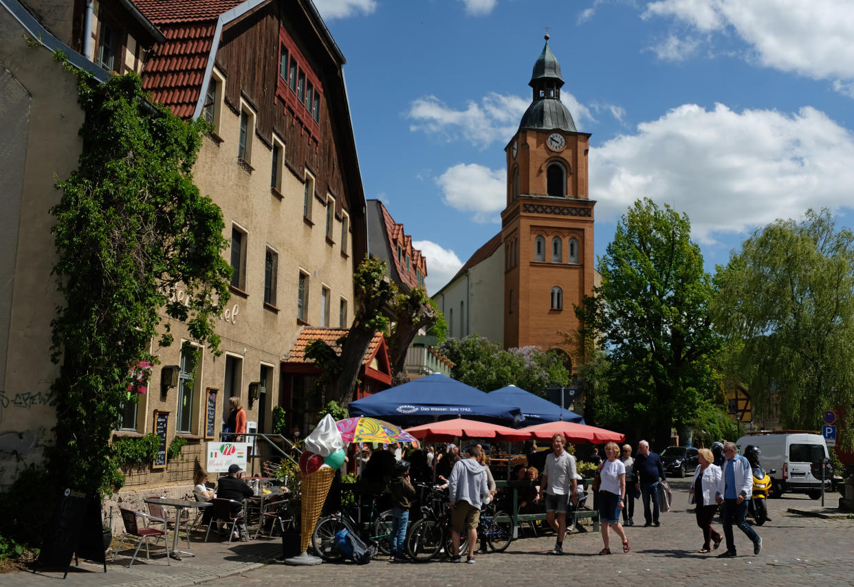 Touristen Ende Mai im Brandenburgischen Kurort Buckow (Bild: Sean Gallup/Getty Images)