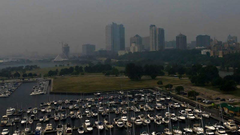 A haze from Canadian wildfires is seen over Milwaukee, Wisconsin on June 27, 2023. - Photo: Morry Gash (AP)
