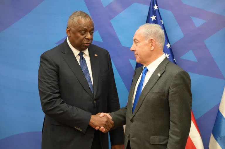 El secretario de Defensa de EE.UU., Lloyd Austin, junto al ministro de Defensa de Israel, Yoav Gallant.