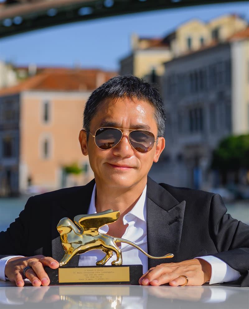 梁朝偉獲頒第80屆威尼斯影展金獅獎終身成就獎。（圖／翻攝自臉書）