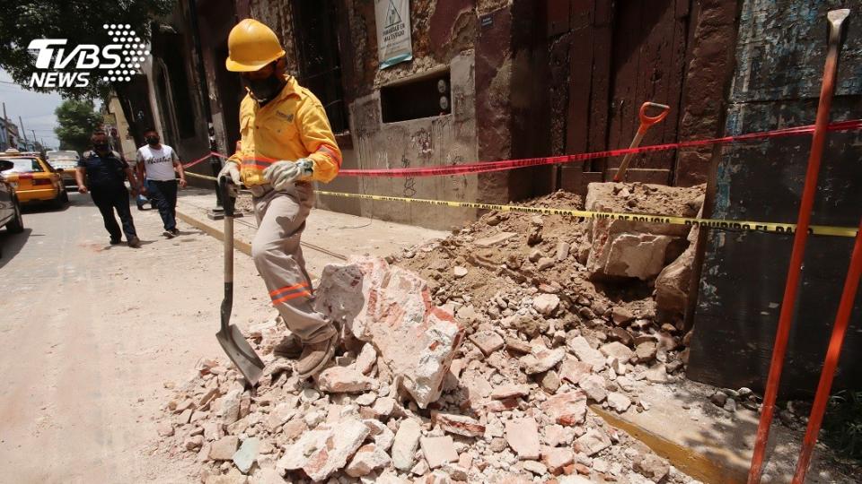 墨西哥南部大城瓦哈卡在當地時間23日上午10點多左右，發生芮氏規模7.4的強烈地震。（圖／達志影像路透社）