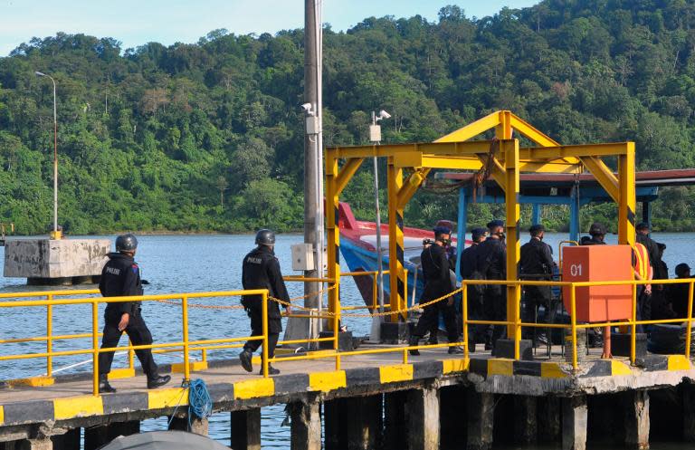 An Indonesian police firing squad boards a boat in Cilacap to cross to Nusakambangan maximum security prison on April 28, 2015, ahead of the planned execution of drug convicts