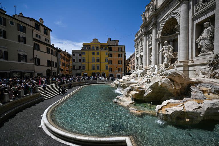 El insólito hecho que se viralizó ocurrió en la Fontana di Trevi, uno de los sitios turísticos de Roma más reconocidos