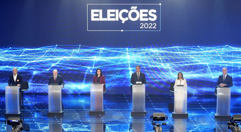 Los candidatos asisten a un debate presidencial en Sao Paulo, Brasil, el domingo 28 de agosto de 2022.