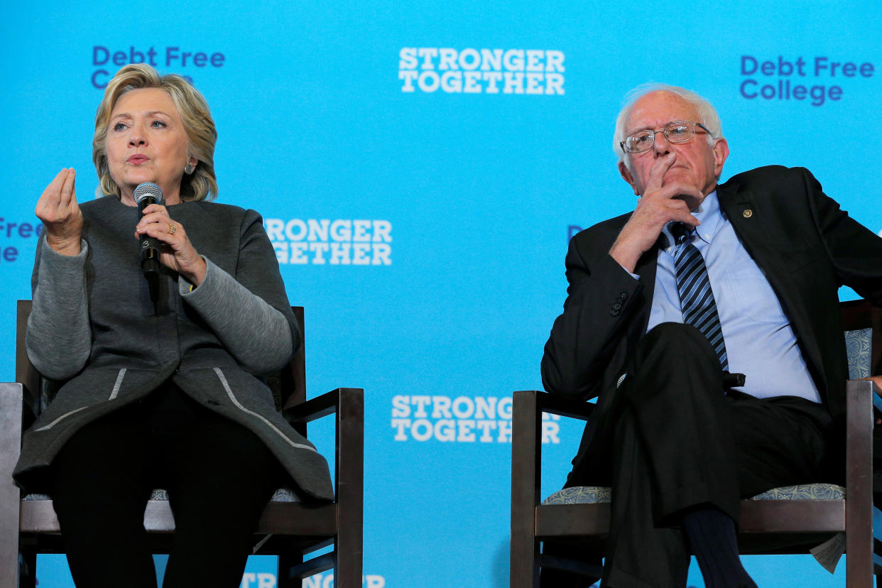 Former Democratic presidential candidates Hillary Clinton and Bernie Sanders appear at&nbsp;a campaign event in Durham, New Hampshire, on&nbsp;Sept. 28, 2016. (Photo: Brian Snyder/Reuters)