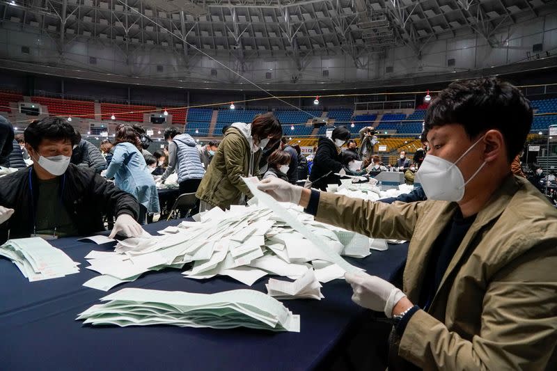 Vote counts in the parliamentary elections in Seoul