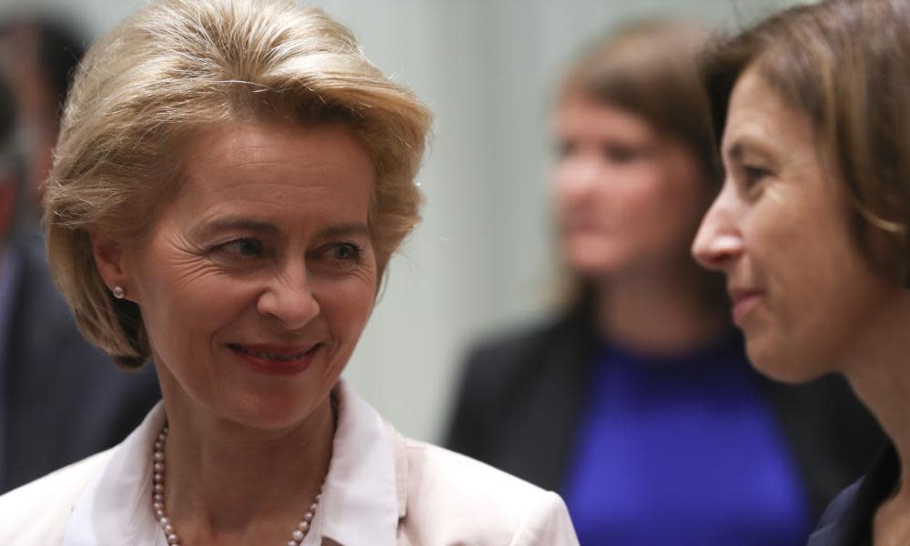 German defence minister, Ursula von der Leyen (L) and her French counterpart Florence Parly.