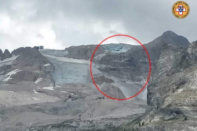 <p>Fragilisée par le réchauffement climatique depuis des décennies ainsi qu'une vague de chaleur, une partie du glacier de la Marmolada s’est effondrée dimanche.</p>