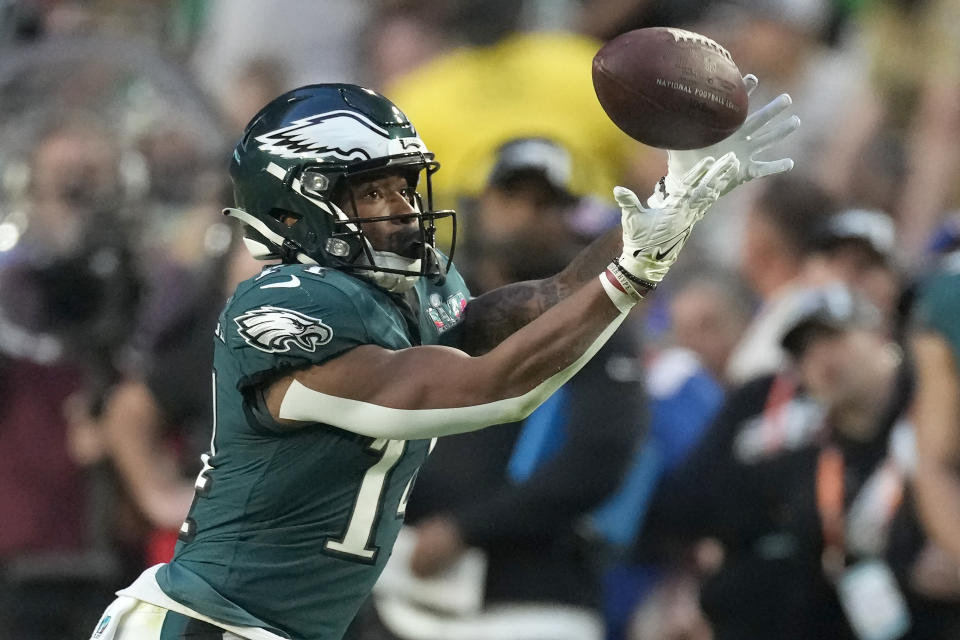Philadelphia Eagles running back Kenneth Gainwell (14) makes a catch during the first half of the NFL Super Bowl 57 football game between the Kansas City Chiefs and the Philadelphia Eagles, Sunday, Feb. 12, 2023, in Glendale, Ariz. (AP Photo/Marcio J. Sanchez)