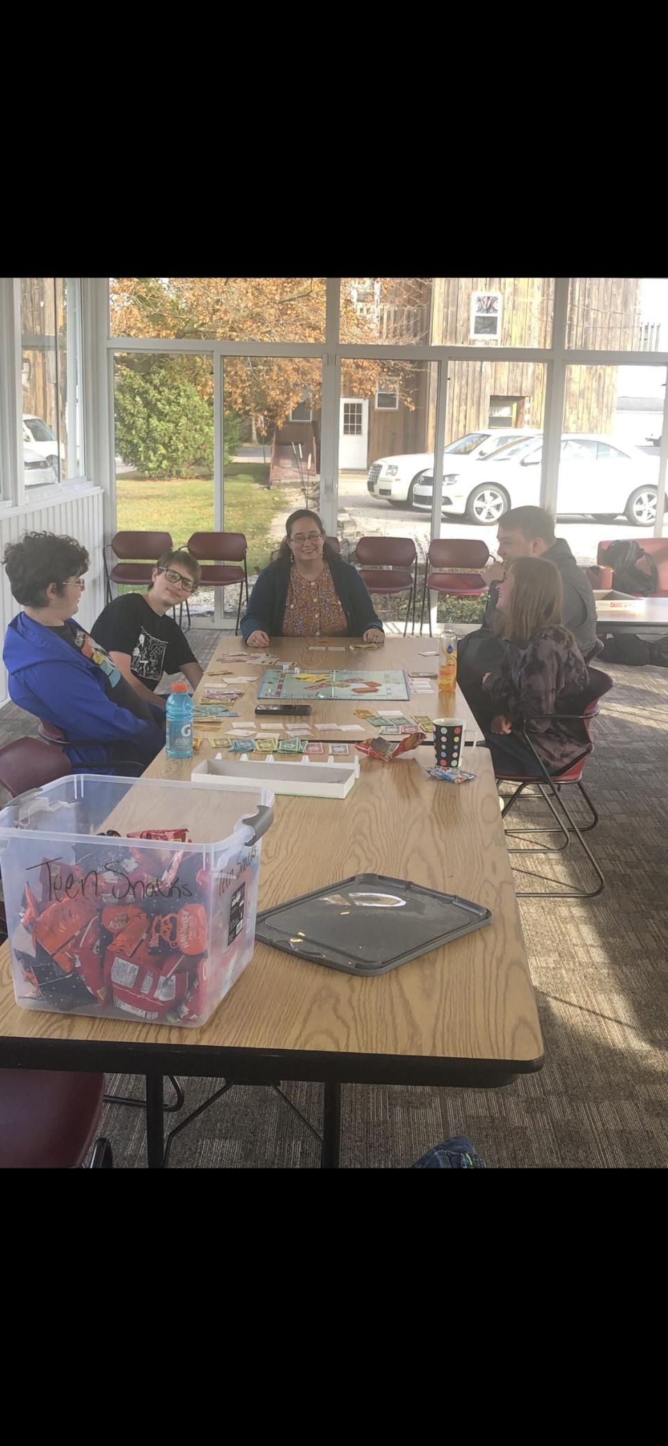 Williams (center) meets with members of the Teen Advisory Council at Marvin Memorial Library. The teens on the council are from left: Aaron Tenore, Adam Lewis, Ryan Patterson-Bellar and Maya Lewis.