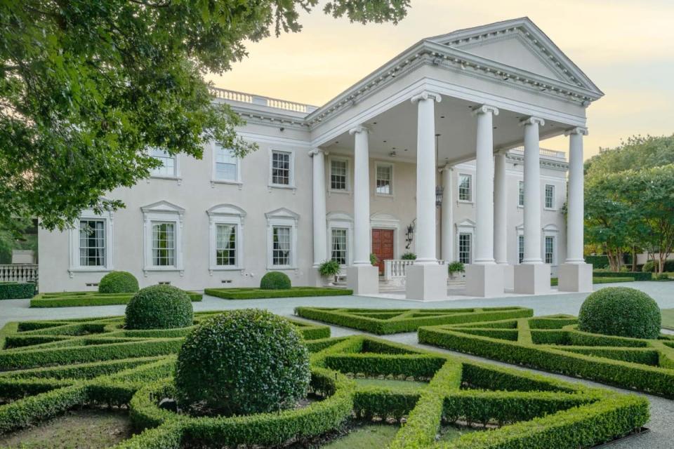 A White House Mansion in Texas