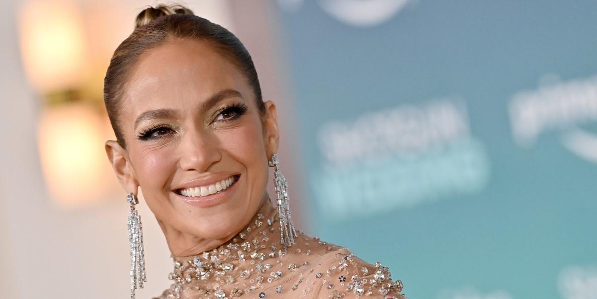 Prevention Magazine: Jennifer Lopez Is Glowing in This No-Makeup