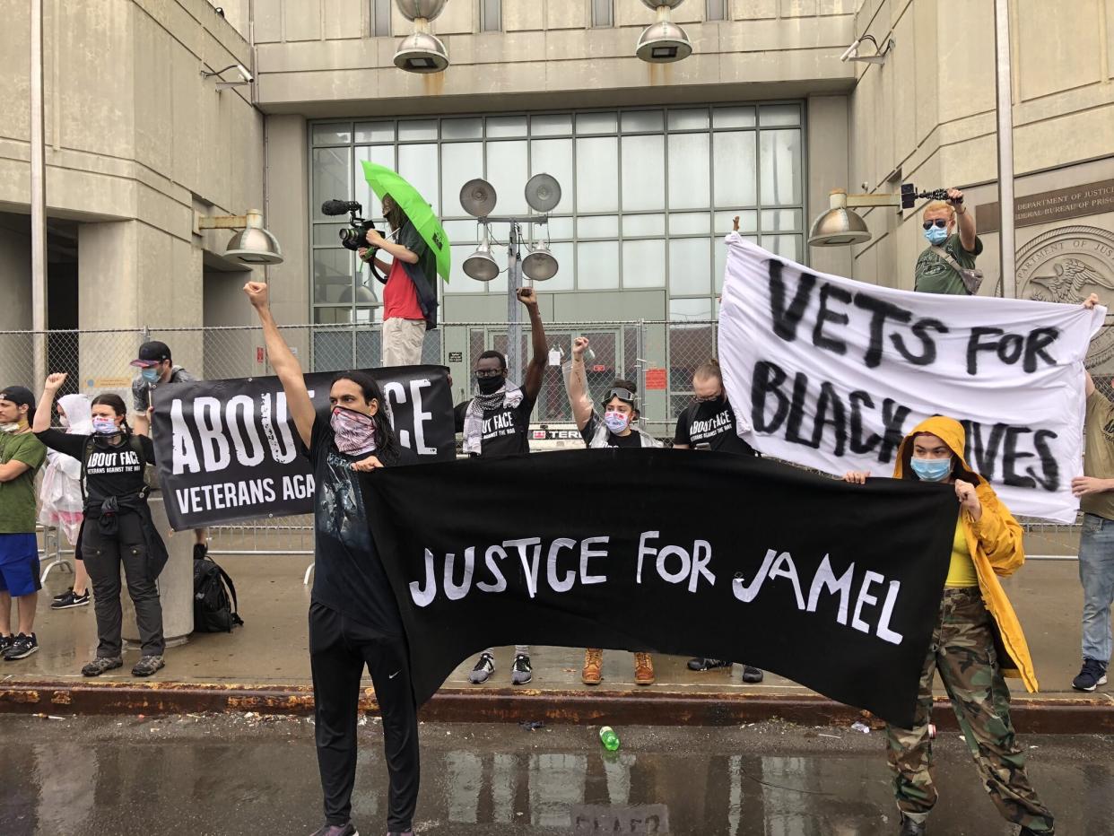 Protesters gather at the Metropolitan Detention Center in Brooklyn, where a 35-year-old inmate, Jamel Floyd, died in custody Wednesday after guards pepper-sprayed him in his cell. (Photo: Christopher Mathias/HuffPost)