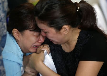 Family members of passengers onboard missing AirAsia flight QZ8501 cry at a waiting area in Juanda International Airport, Surabaya December 29, 2014. REUTERS/Beawiharta