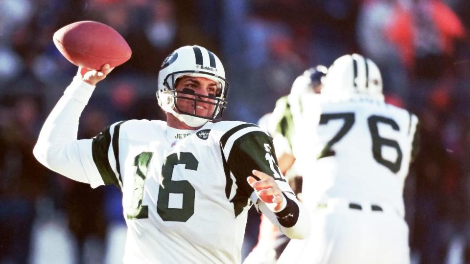 New York Jets Vinny Testaverde (16) passes against the Broncos during the Bronco s defense during the AFC Championship game at Mile High Stadium in Denver on Jan 17, 1999.