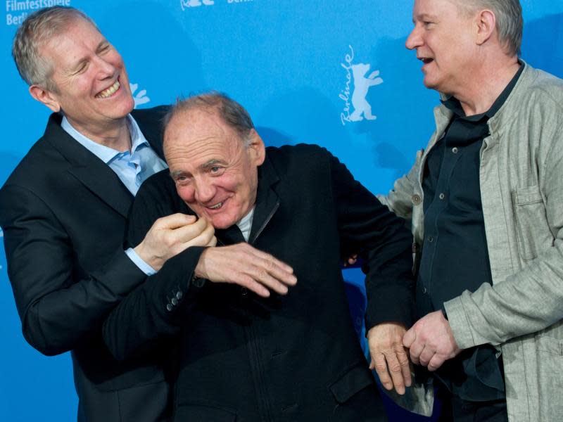 Kraftkerle: Regisseur Hans Petter Moland (l-r), Bruno Ganz und Stellan Skarsgard auf der Berlinale. Foto: Tim Brakemeier