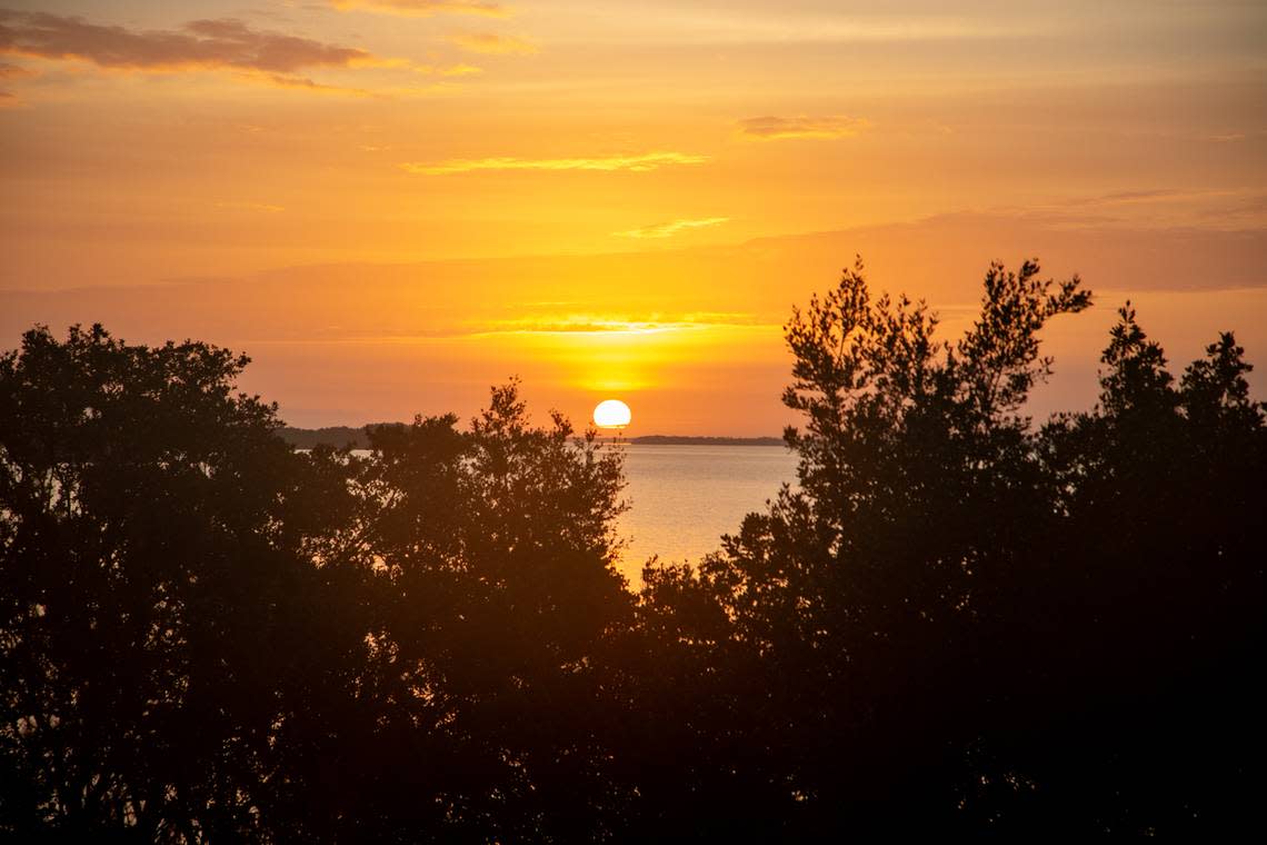 The sun rises over Florida Bay in Everglades National Park. Ashley Miznazi/amiznazi@miamiherald.com