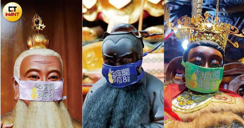 今年元太道堂的「瘋神紀」主題是防疫，殿內大部分的神明都戴上口罩，提醒信眾防疫的重要性。（圖／黃耀徵攝）