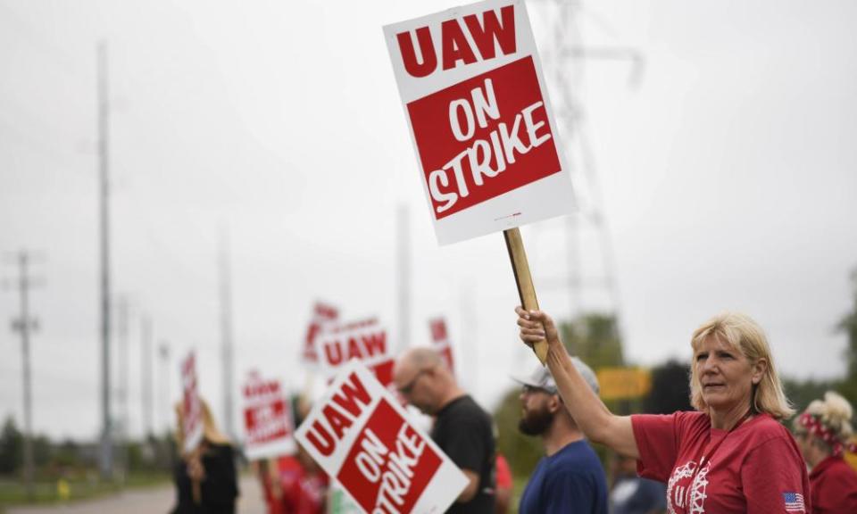 United Auto Workers members, including LeAnn Cramer, right, picket outside of the General Motors Lansing Delta Township plant on Monday.