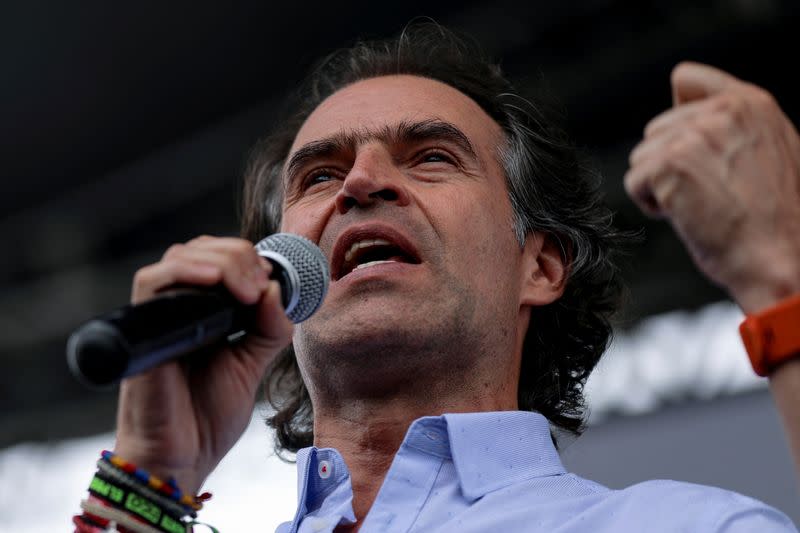 Foto de archivo. El candidato a la Presidencia de Colombia por la coalaición de centroderecha Equipo por Colombia, Federico Gutiérrez, habla durante un acto de campaña en Bogotá