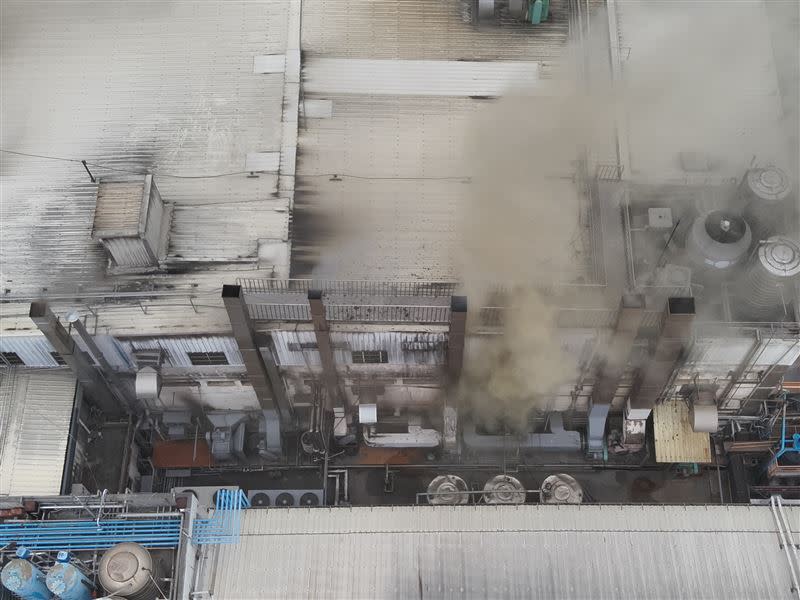 聯華食品彰化廠發生大火，共10人無生命跡象。（圖／翻攝畫面）