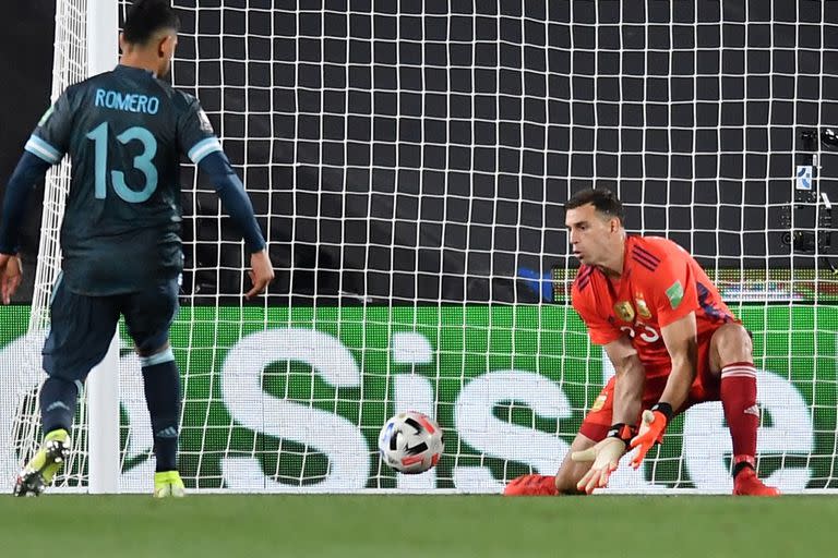 Frente a Perú, el marplatense tuvo otro seguro desempeño y estiró una serie de arco invicto junto a los zagueros Cristian Romero y Nicolás Otamendi.