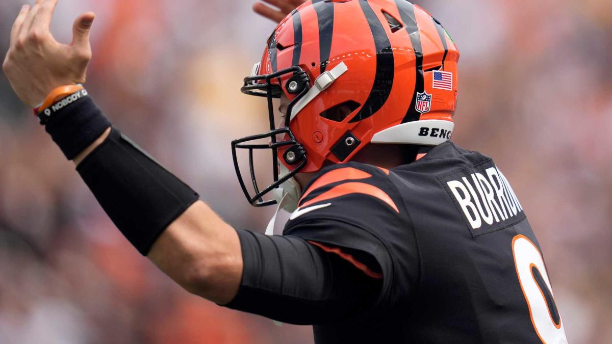 Bengals QB Joe Burrow sports Ja'Marr Chase throwback jersey ahead