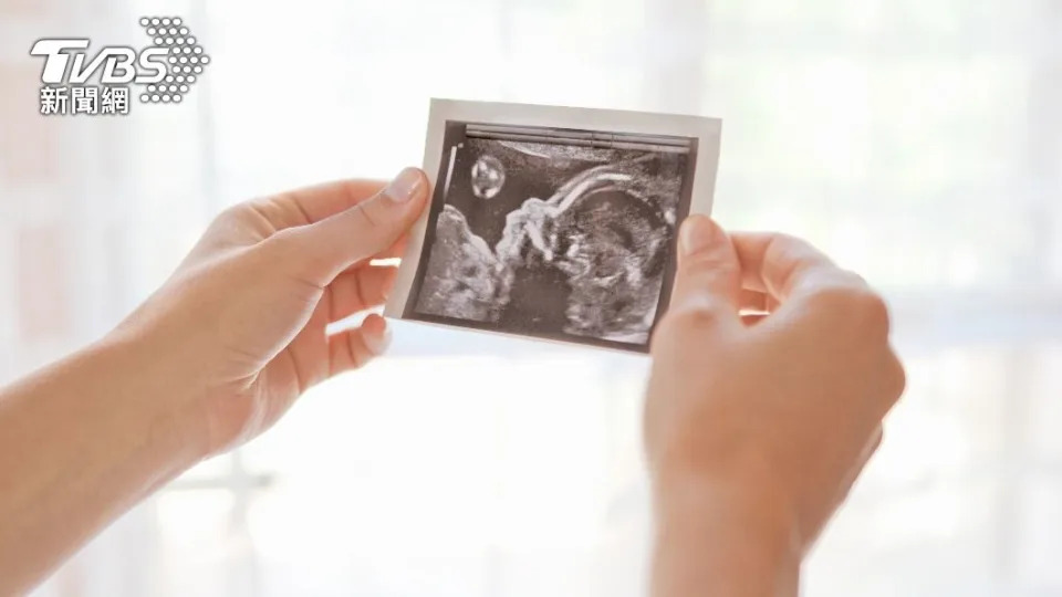 有些網友認為孕婦指的靈魂也許是「意識」。（示意圖，非當事畫面／shutterstock達志影像）