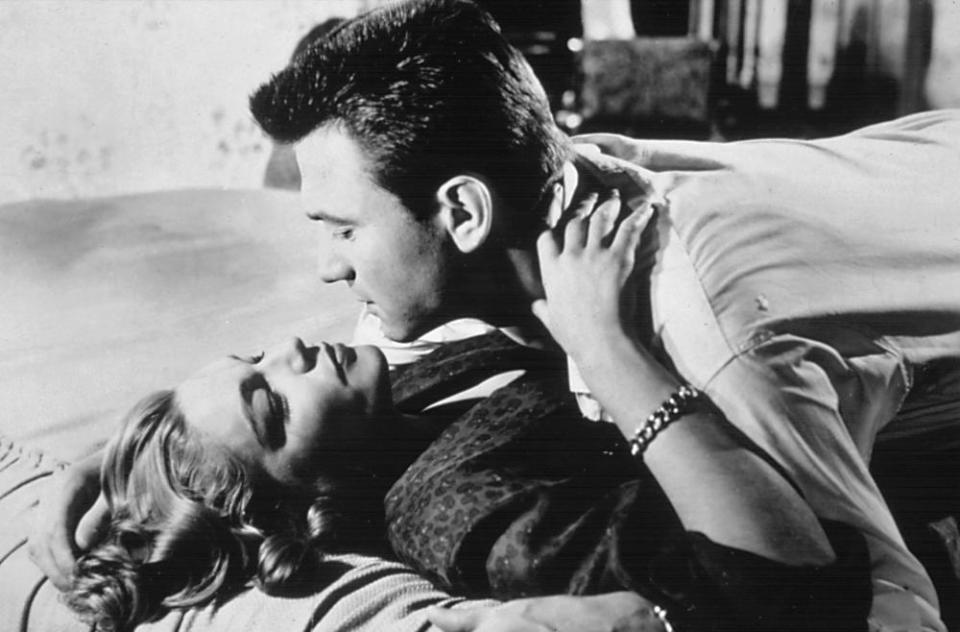 Simone Signoret and Laurence Harvey in  Room at the Top. Alamy