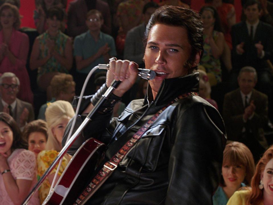 Austin Butler as Elvis with screaming fans behind him