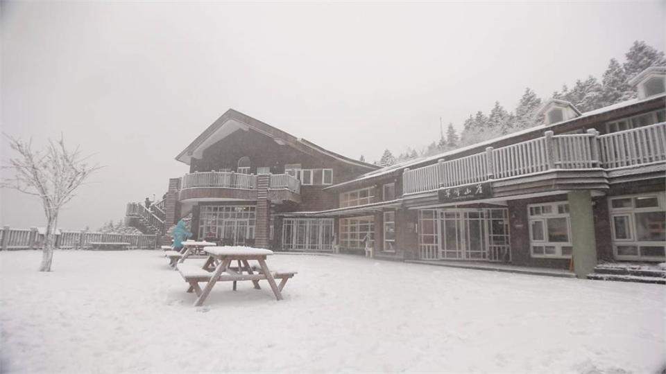 寒流來襲，太平山下雪。（圖／民視新聞）