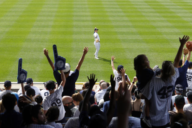 Aaron Hicks signs with Orioles as ex-Yankees outfielder stays in AL East;  Cedric Mullins lands on IL 