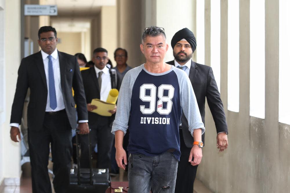 Koh Tat Meng (right) arrives at the Petaling Jaya Magistrate's Court with his lawyer Rajesh Nagarajan (left), October 18, 2019. ― Picture by Choo Choy May